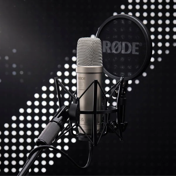 RODE NT1 5th Generation Cardioid Condenser USB/XLR Microphone with SM6 Shock Mount & Pop Filter - Silver