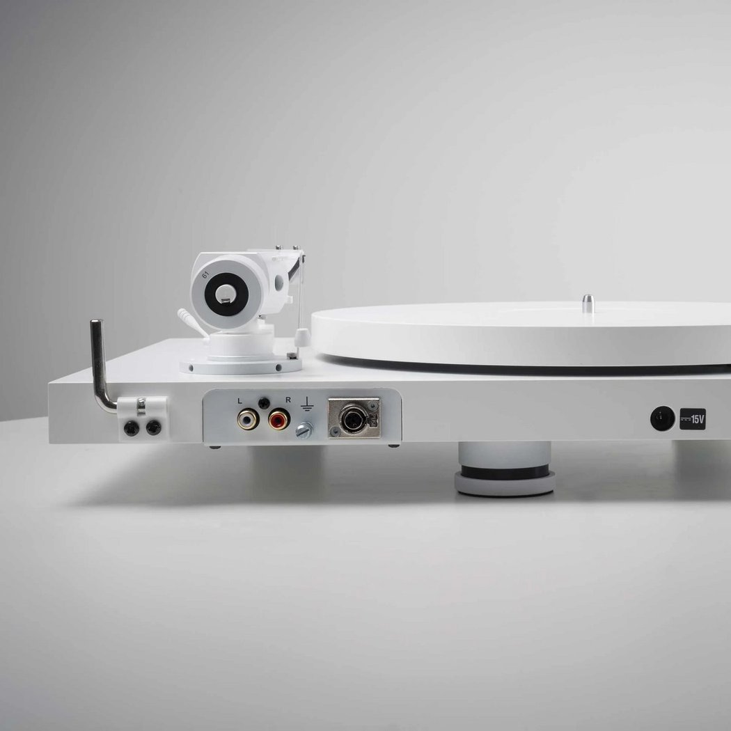 Pro-Ject Debut PRO B White Edition Fully Manual Belt-Drive Turntable (Pick it PRO Balanced MM Cartridge)