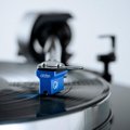 Pro-Ject X8 B Superpack Balanced Fully Manual Belt-Drive Turntable Ortofon Quintet Blue MC Cartridge Walnut Satin