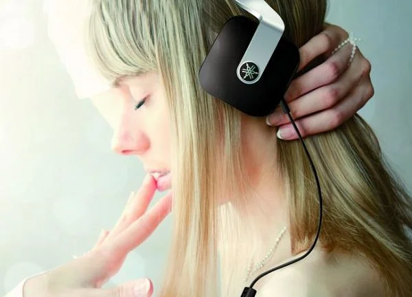Yamaha HPH-M82 On-Ear Headphone with Mic - Black