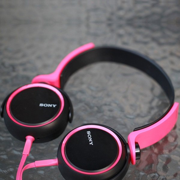 Sony MDR-XB400 Extra Bass On-Ear Headphone - Pink Sony MDR-XB400 Extra Bass On-Ear Headphone - Pink