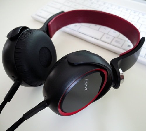 Sony MDR-XB400 Extra Bass On-Ear Headphone - Red Sony MDR-XB400 Extra Bass On-Ear Headphone - Red