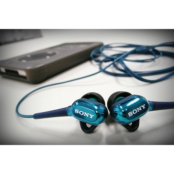 Sony XBA-C10 In-Ear Earphone - Green Sony XBA-C10 In-Ear Earphone - Green