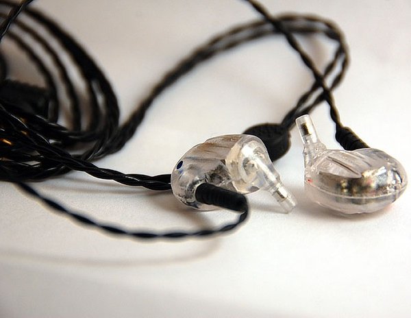 Westone UM2 Universal-Fit In-Ear Earphone Westone UM2 Universal-Fit In-Ear Earphone