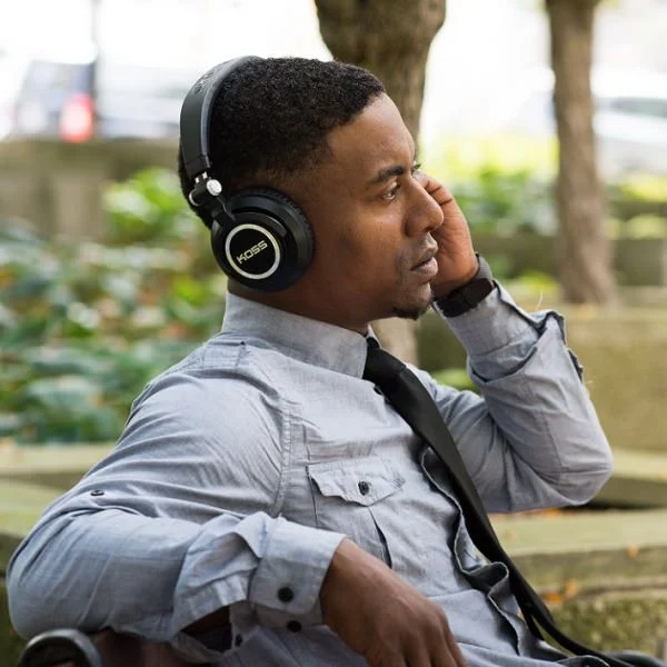 Koss BT540i Wireless Bluetooth Over-Ear Headphone with Mic [Display Set]